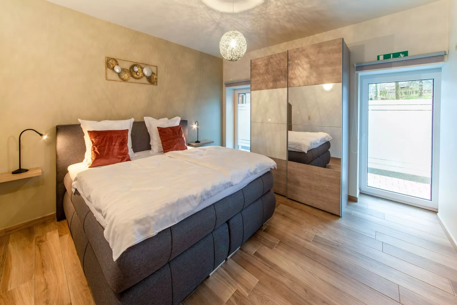 Superbe maison de vacances pour 15 adultes située à Champagne Le chêne et l'eau-Bedroom