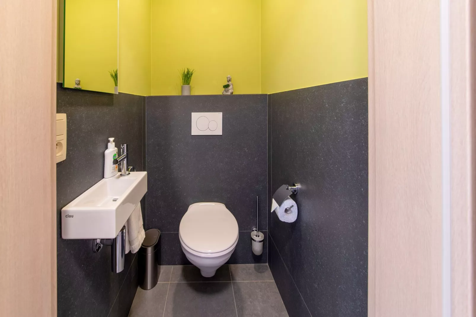 Superbe maison de vacances pour 15 adultes située à Champagne Le chêne et l'eau-Bathroom
