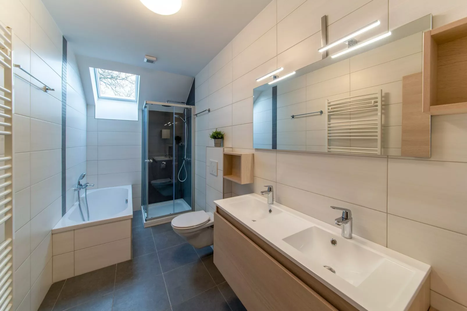 Superbe maison de vacances pour 15 adultes située à Champagne Le chêne et l'eau-Bathroom