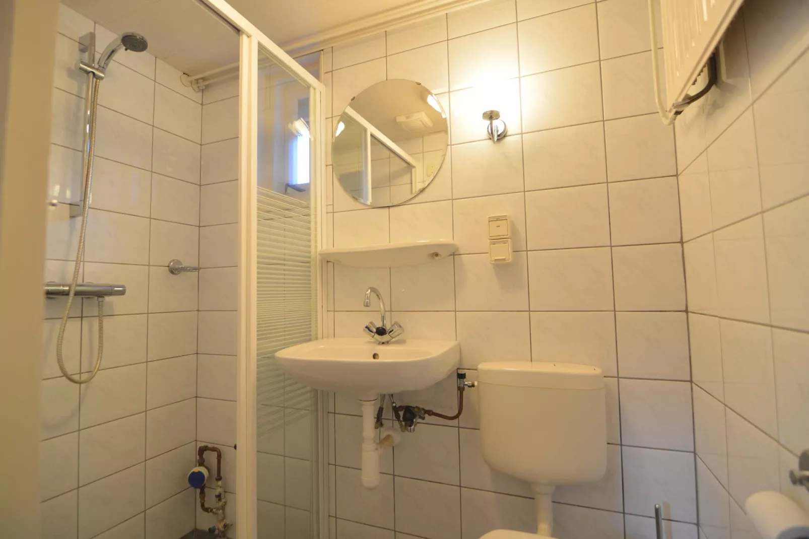 Bungalow 27-Bathroom