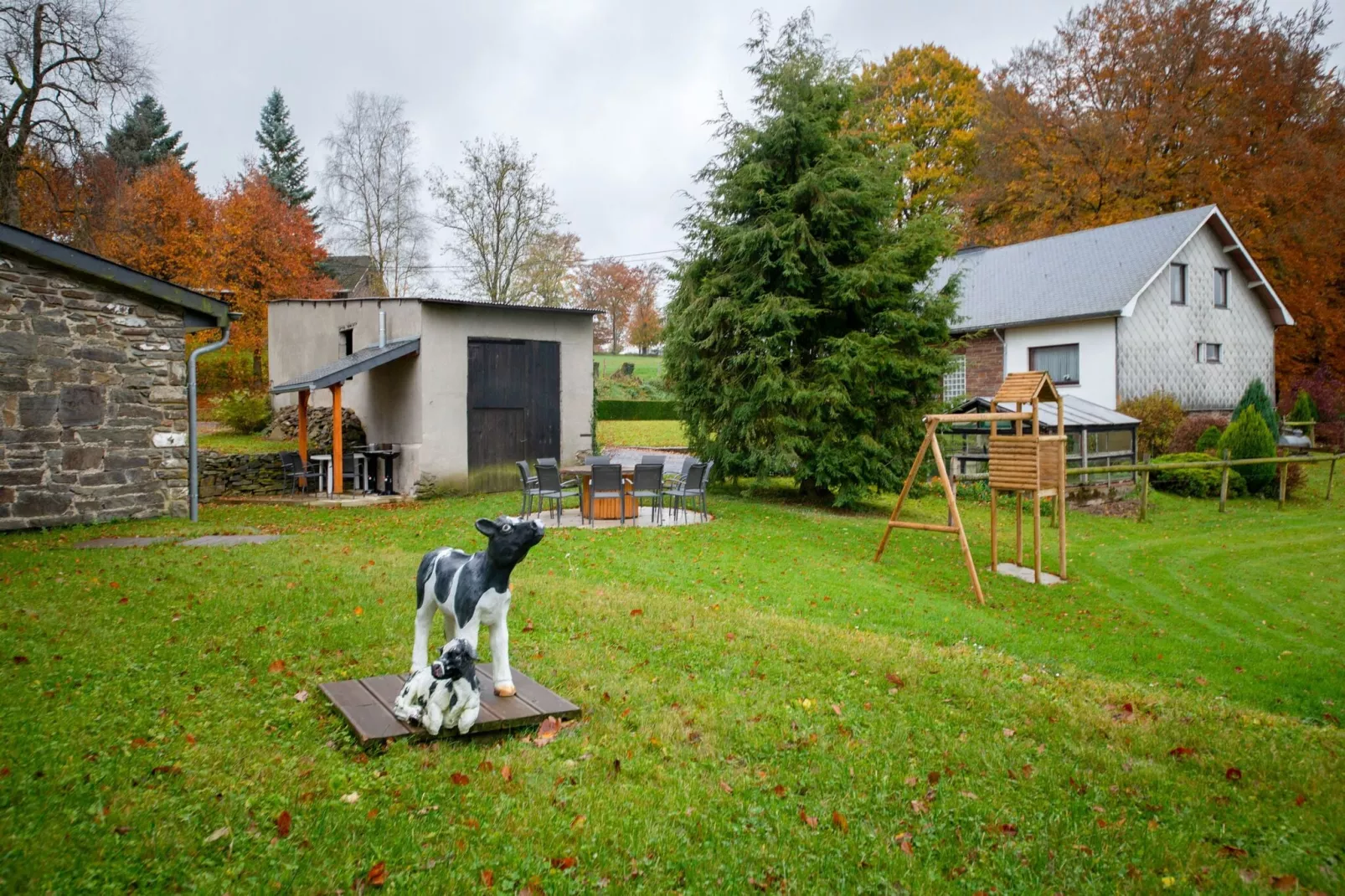 Superbe maison de vacances pour 15 adultes située à Champagne Le chêne et l'eau-Gardens summer