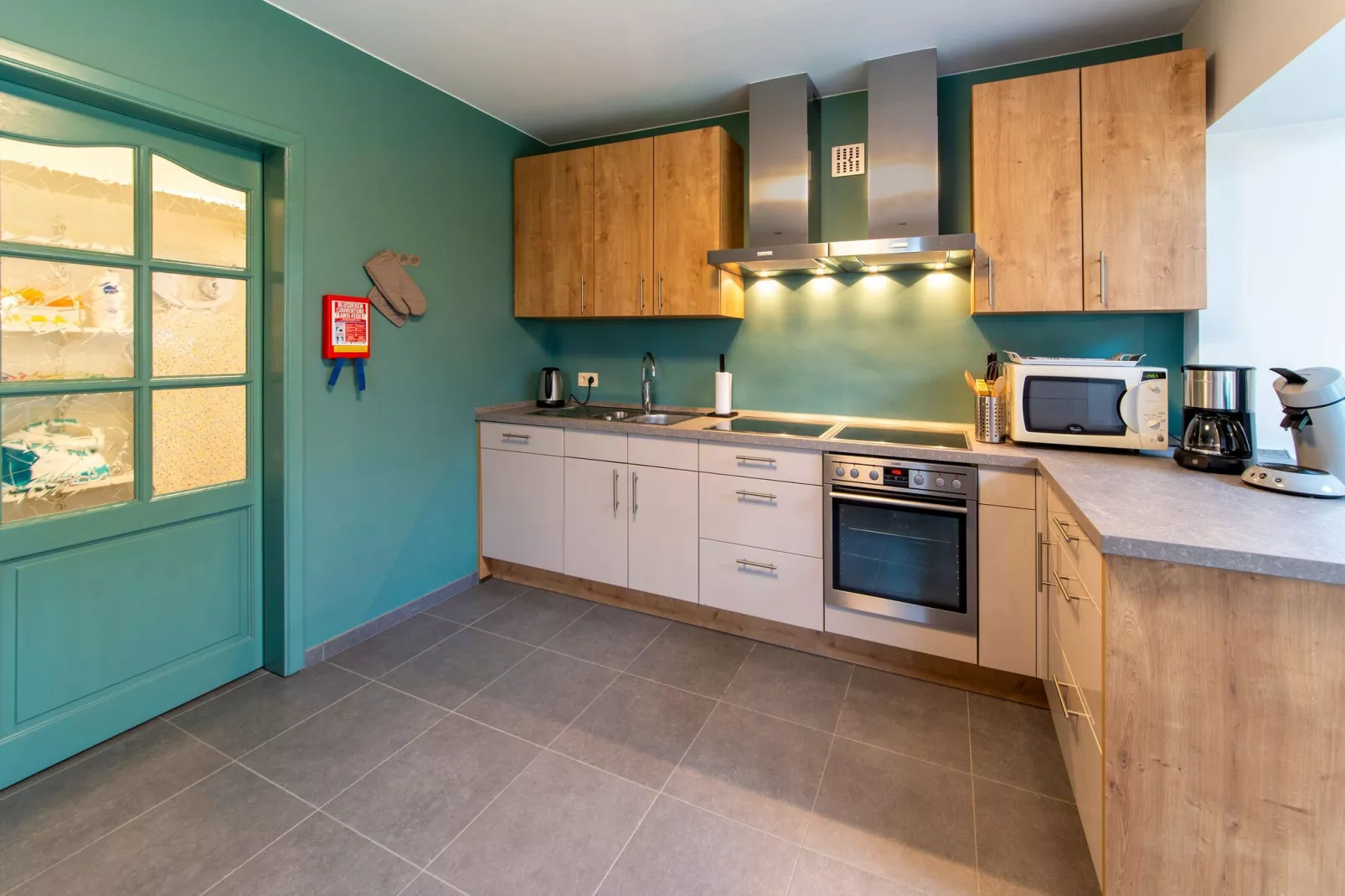 Superbe maison de vacances pour 15 adultes située à Champagne Le chêne et l'eau-Kitchen