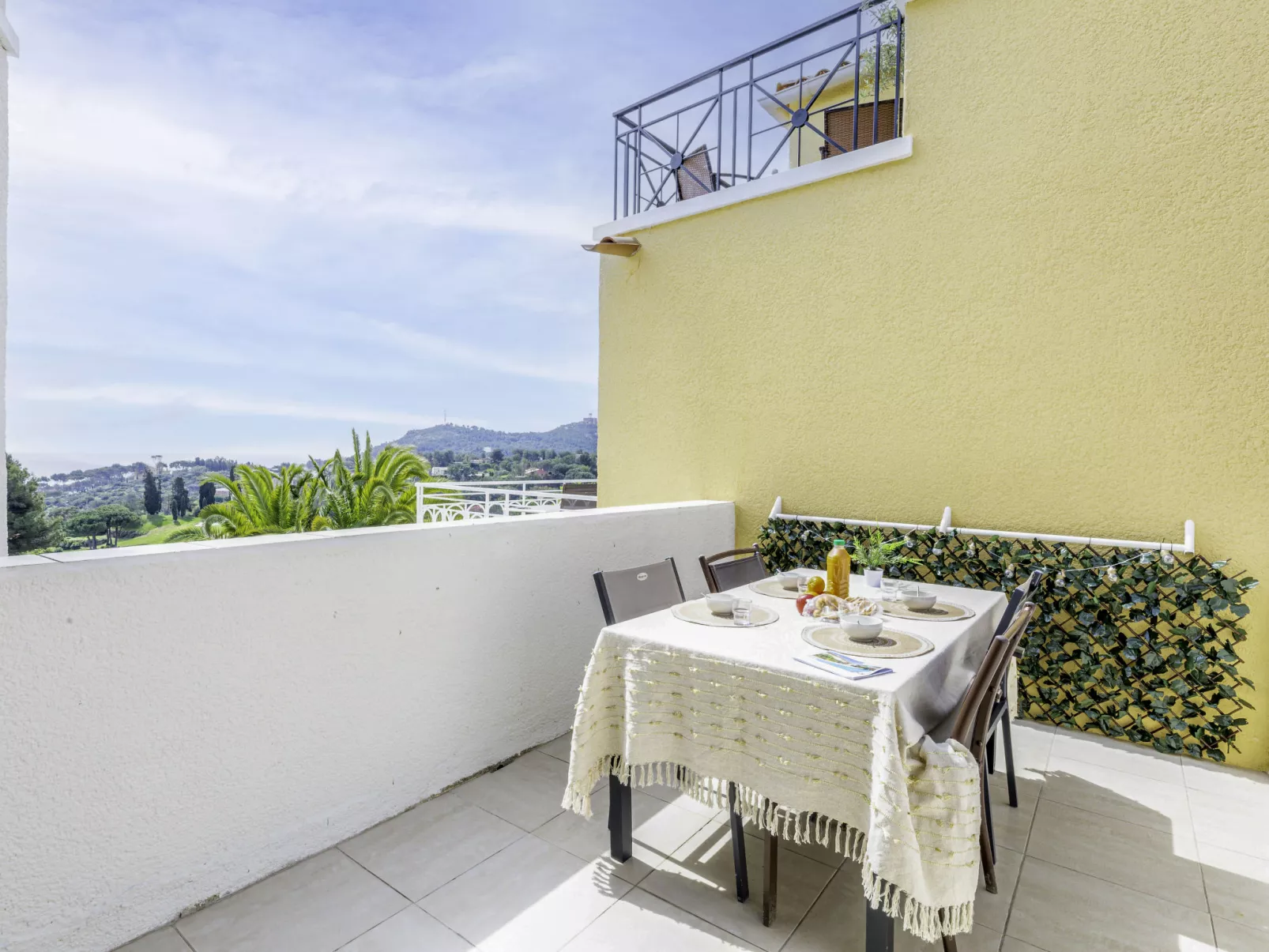 Le Village (C5 235)-Dehors