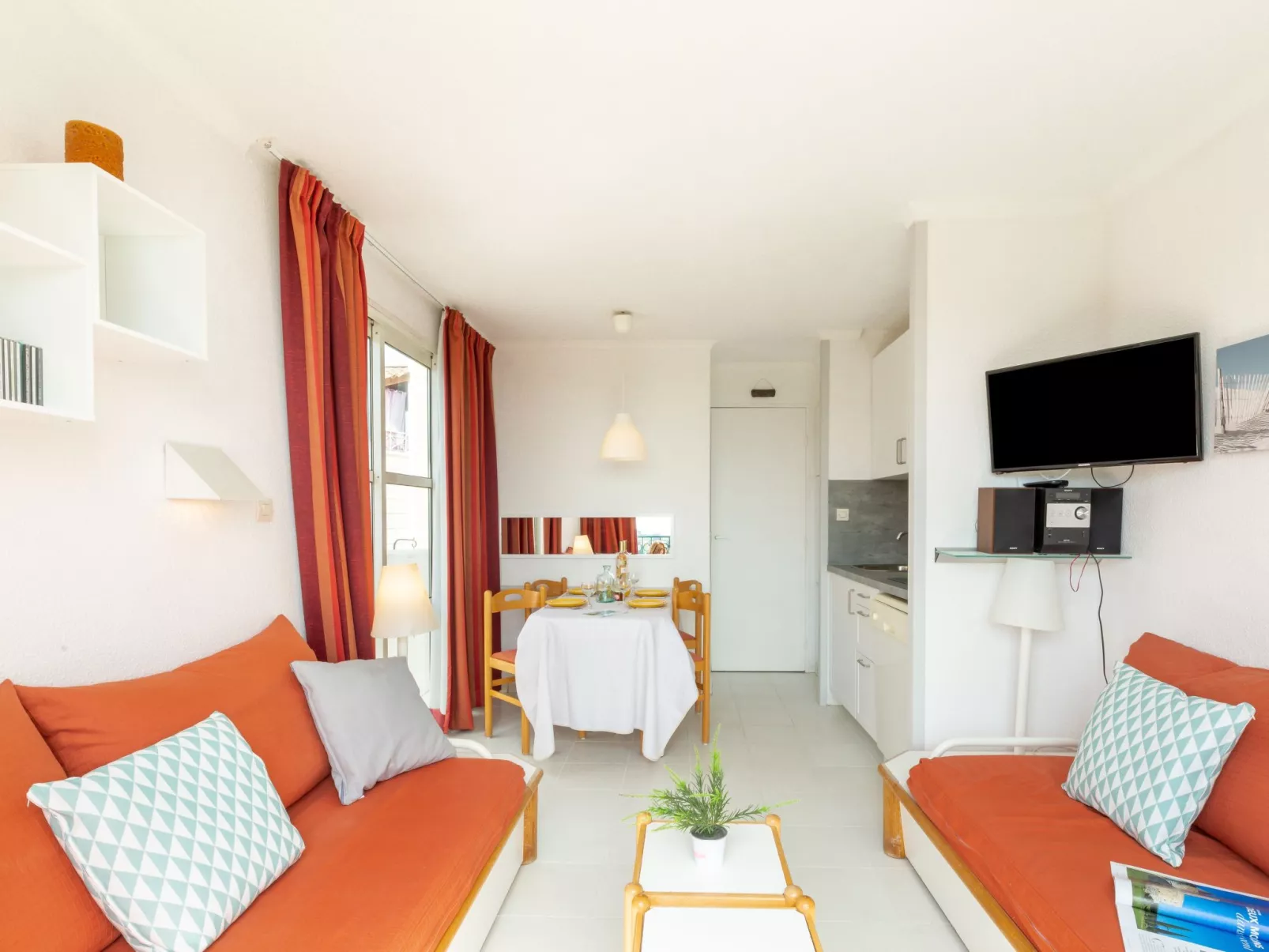 Le Village (C5 235)-Dedans