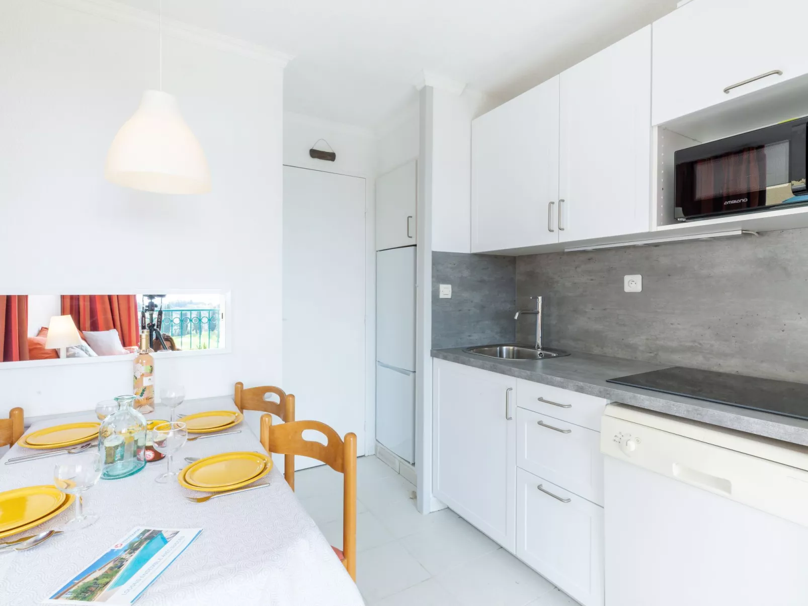 Le Village (C5 235)-Dedans