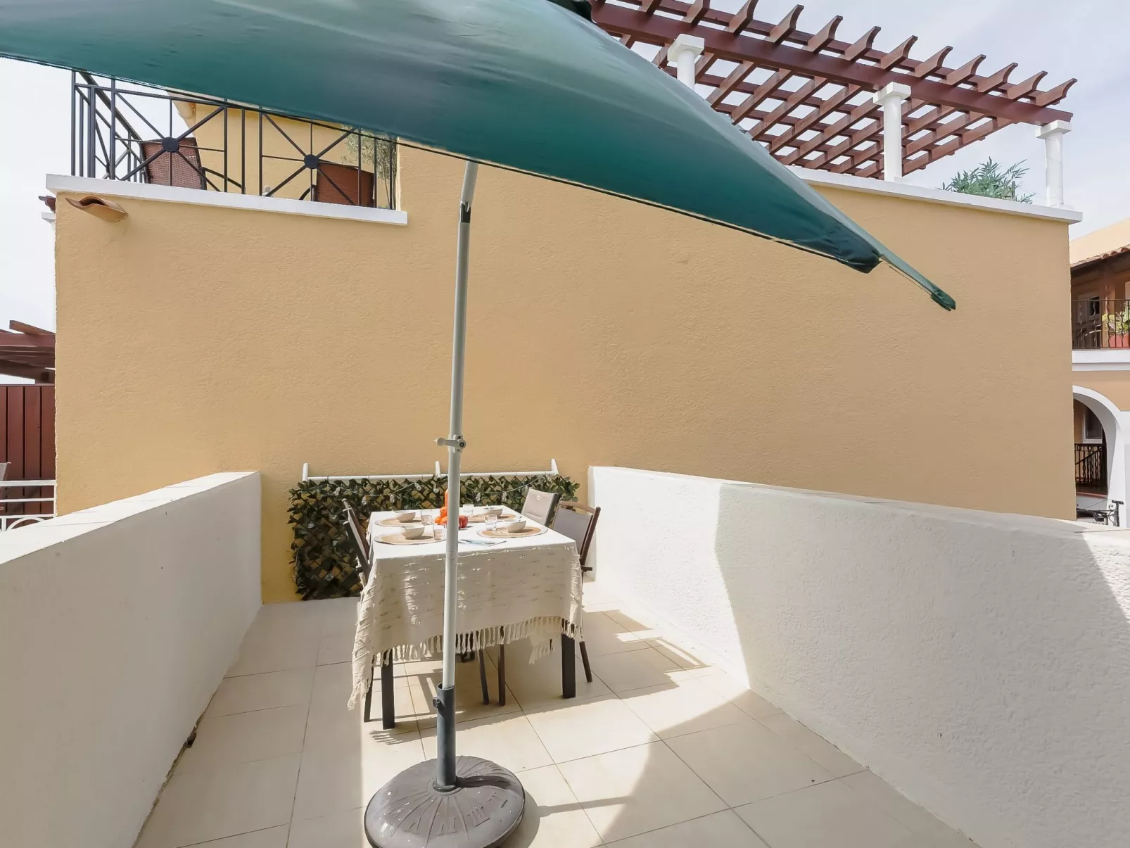 Le Village (C5 235)-Dehors