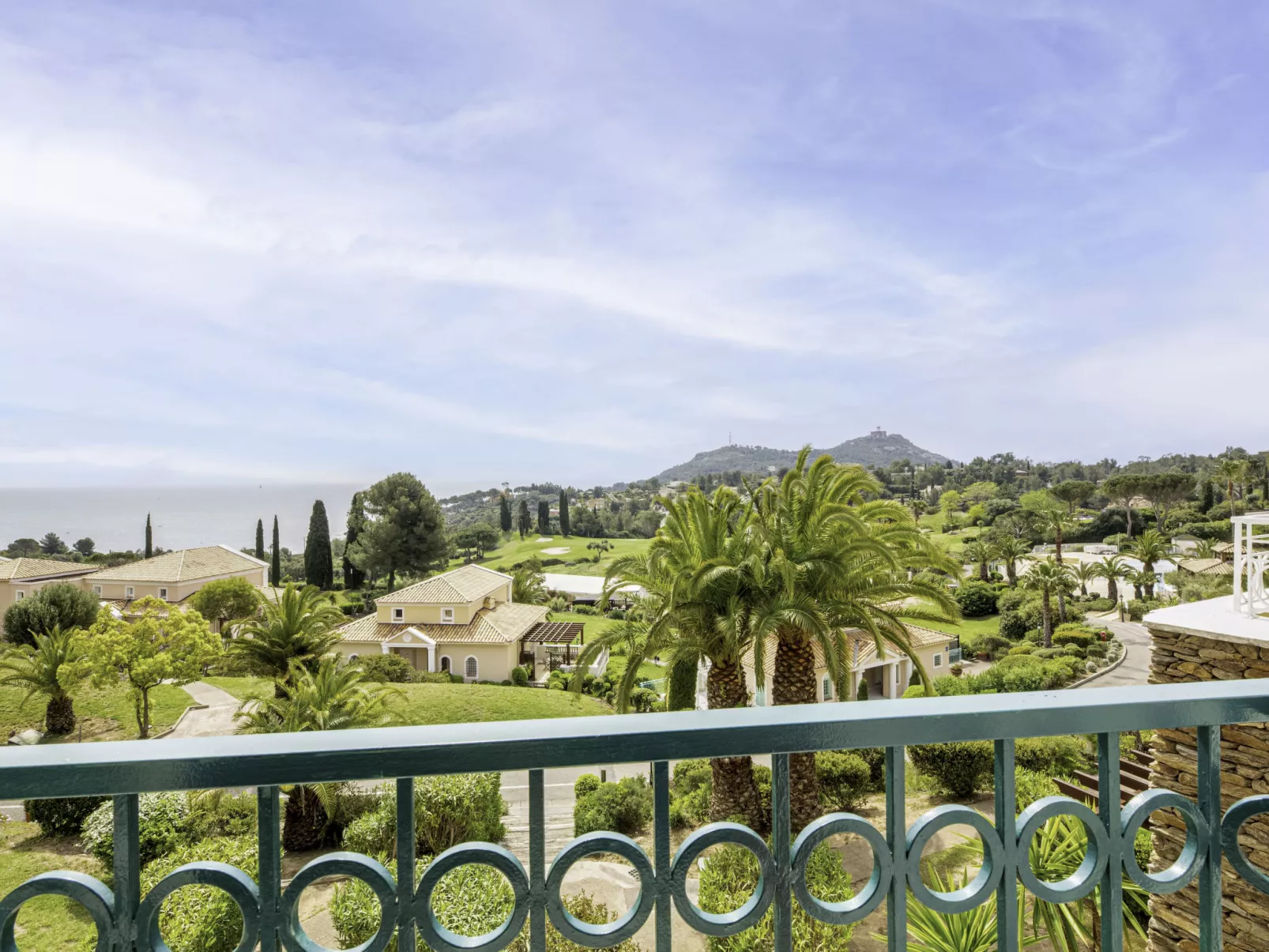 Le Village (C5 235)-Dehors