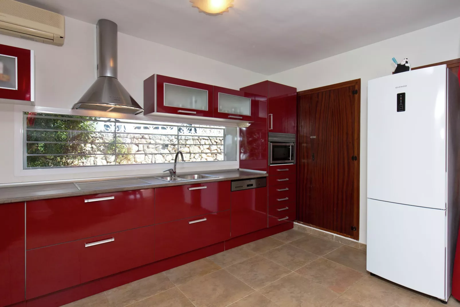 La Serella-Kitchen
