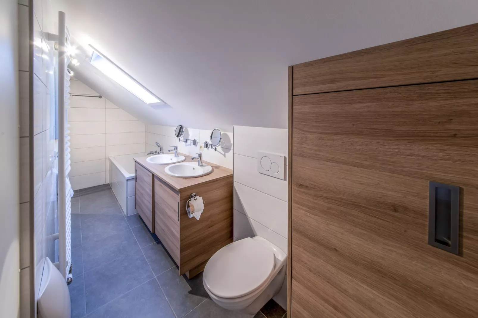 Superbe maison de vacances pour 15 adultes située à Champagne Le chêne et l'eau-Bathroom