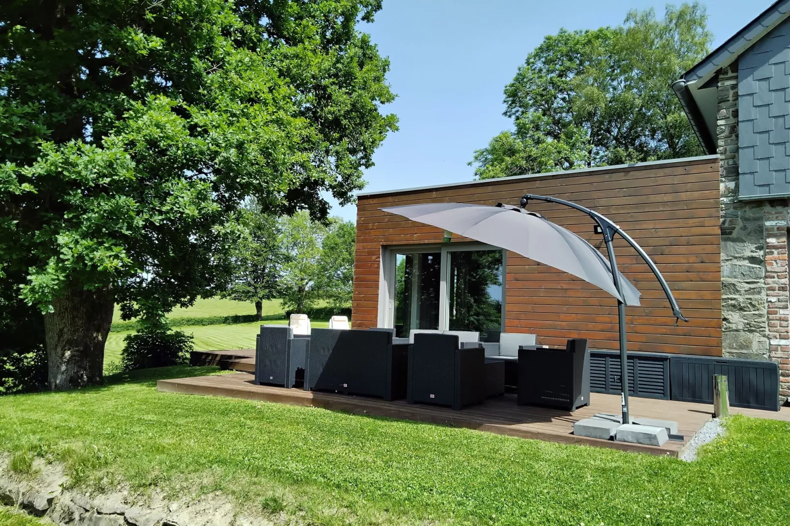 Superbe maison de vacances pour 15 adultes située à Champagne Le chêne et l'eau-Terrace balcony