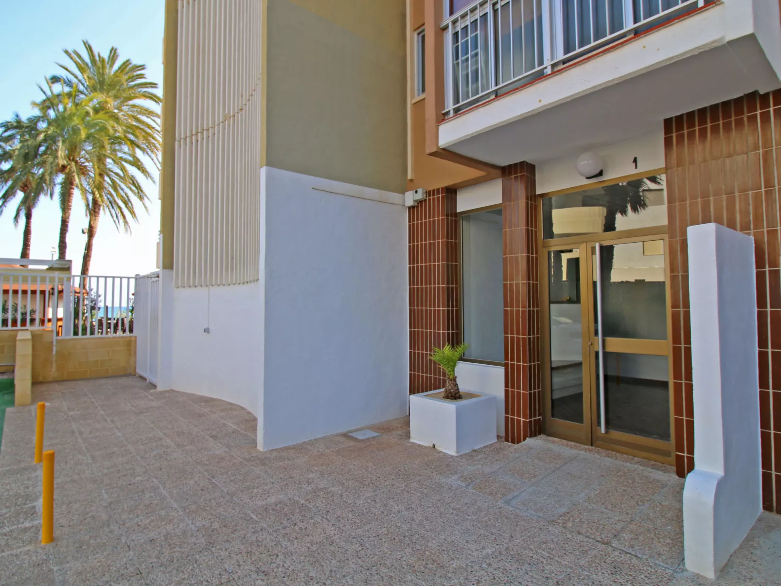 Voramar-Outside