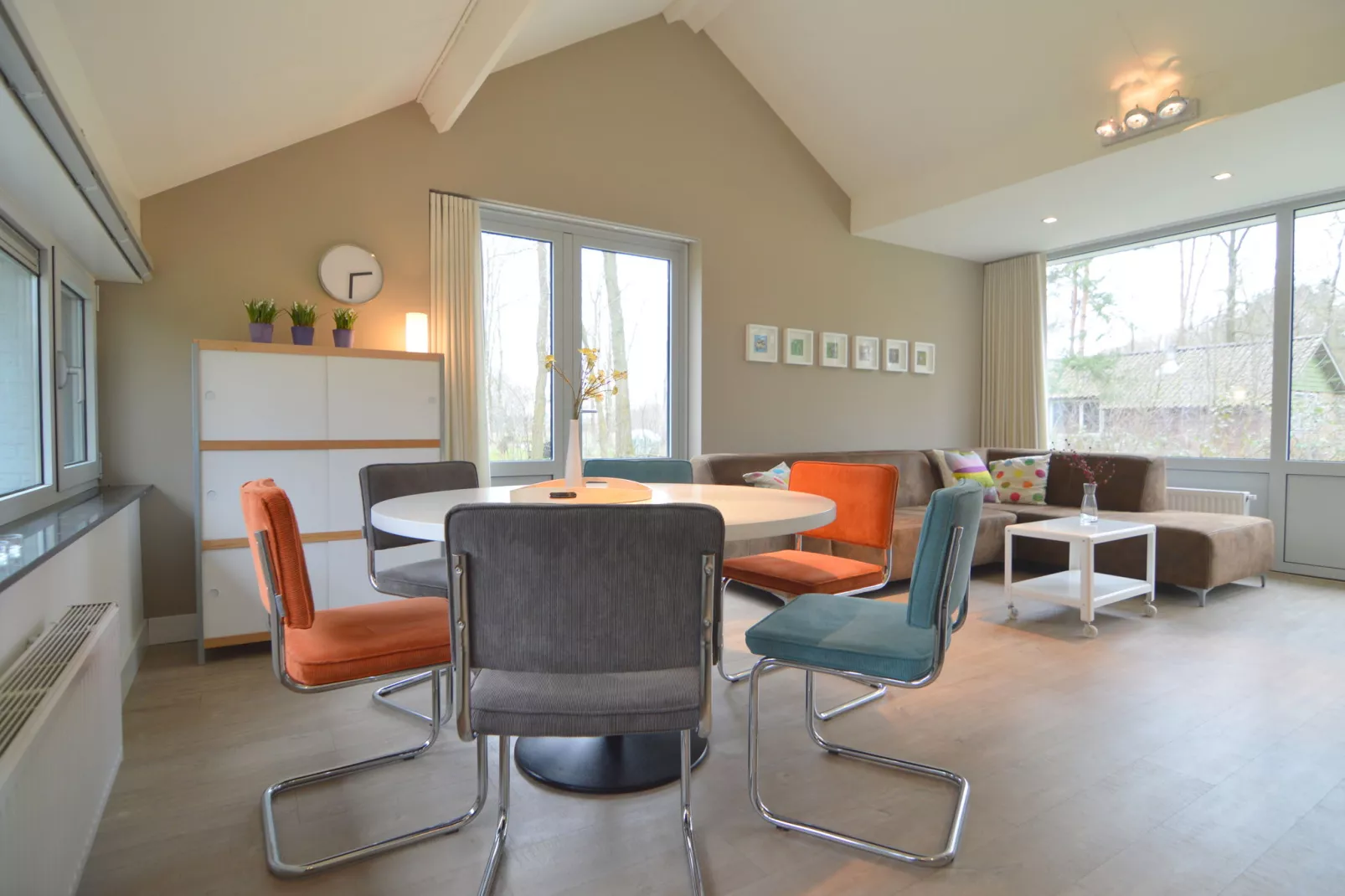 Bungalow 5-Dining room