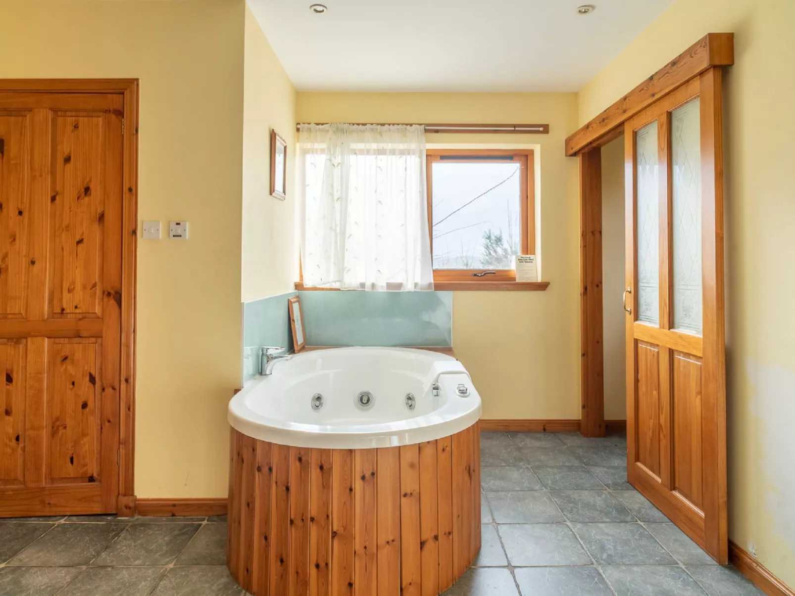 Ceilidhtail Cottage-Inside
