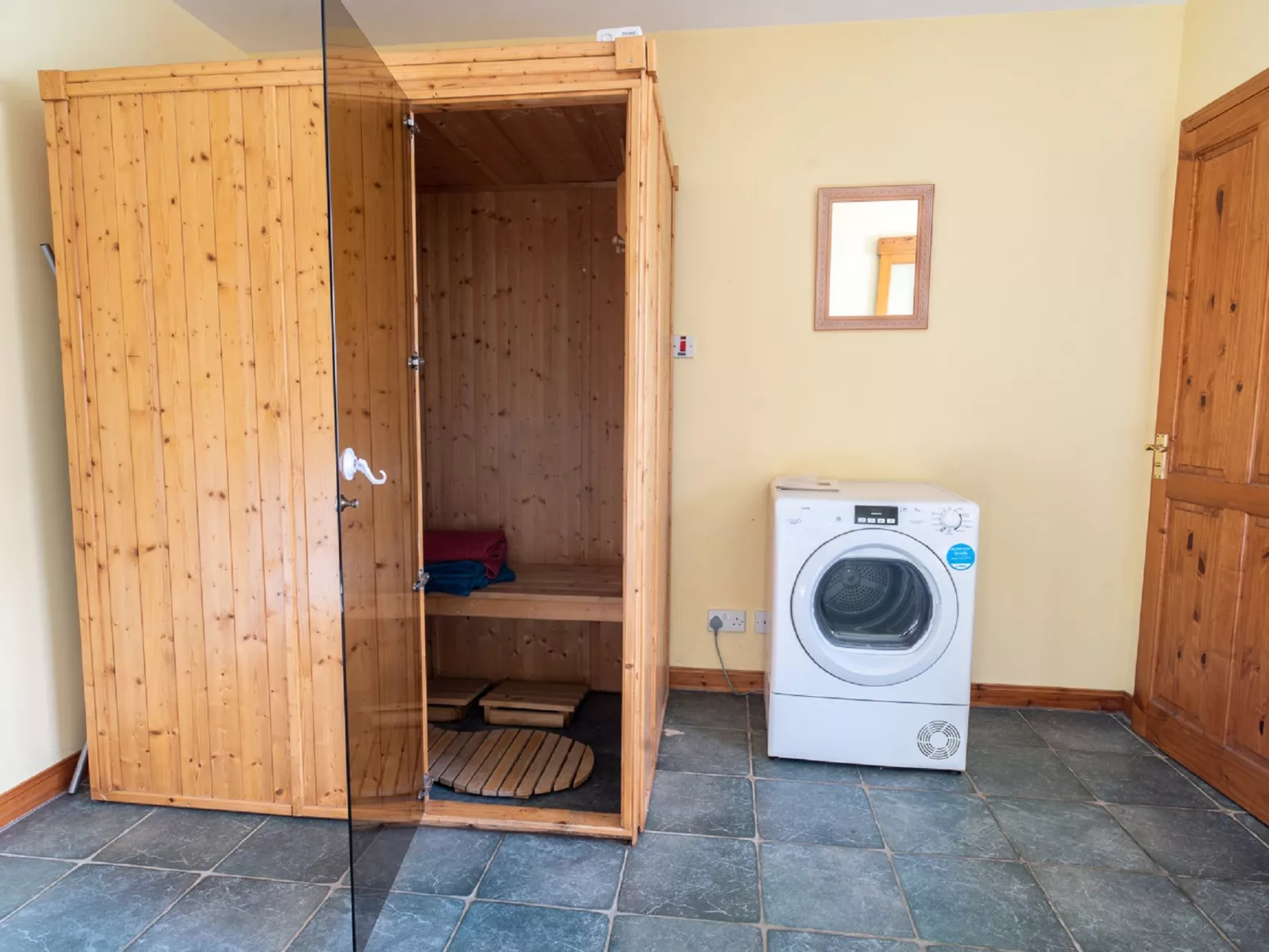 Ceilidhtail Cottage-Inside
