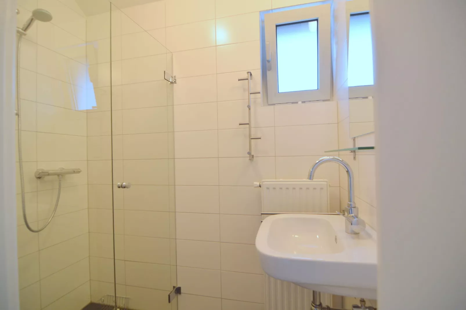 Bungalow 5-Bathroom