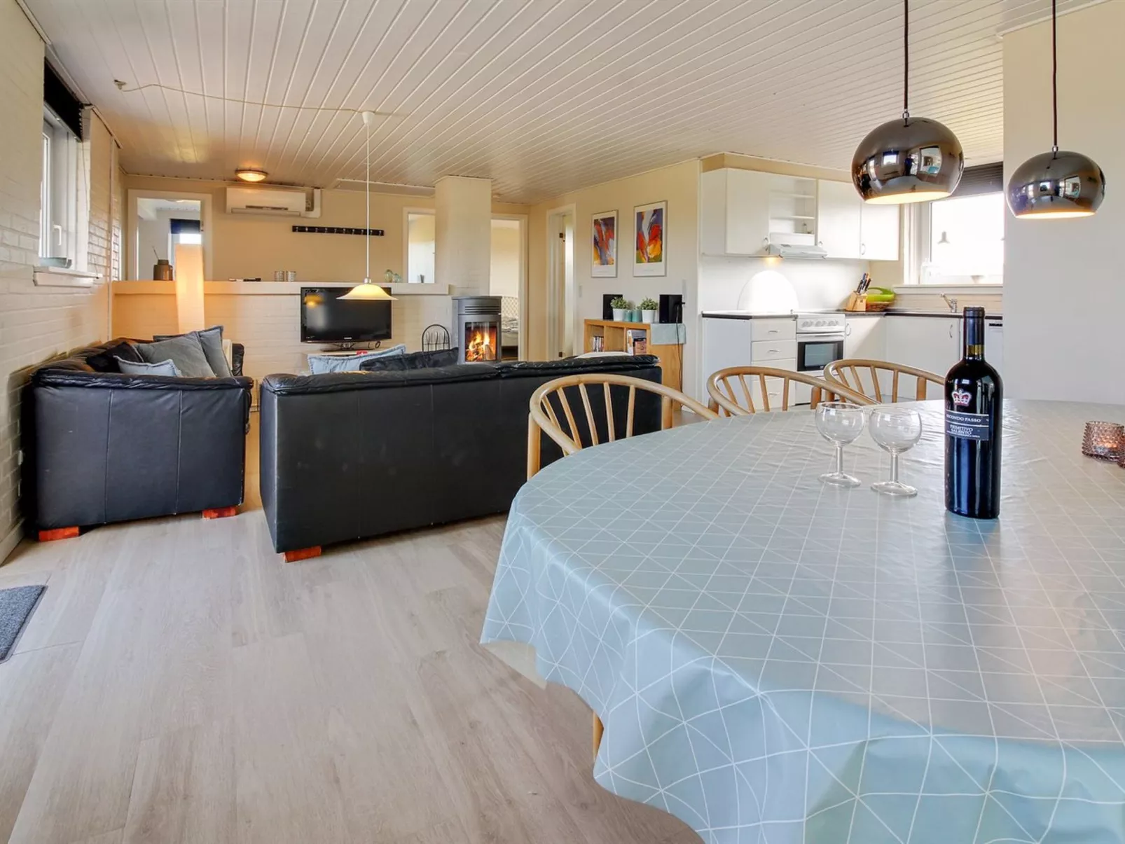 "Sissan" - 900m from the sea-Inside