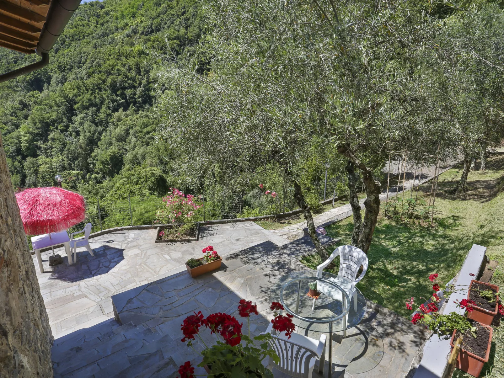 Castagneto-Outside