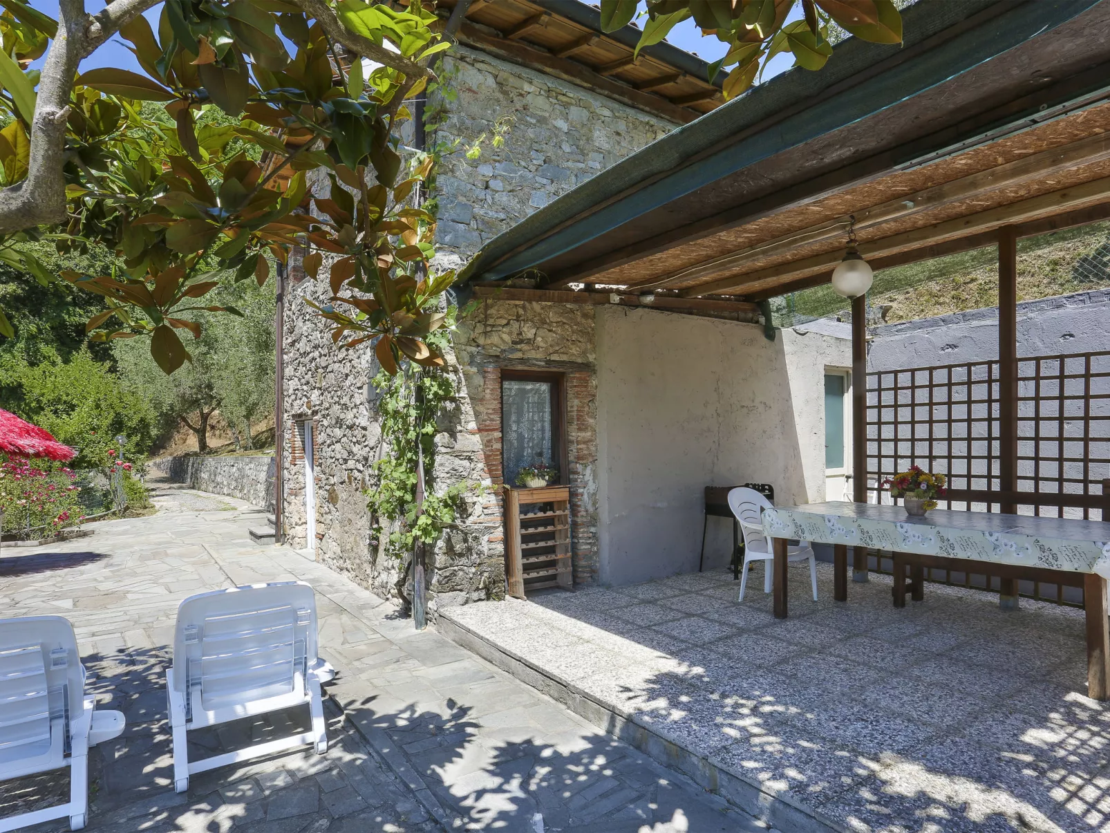 Castagneto-Outside