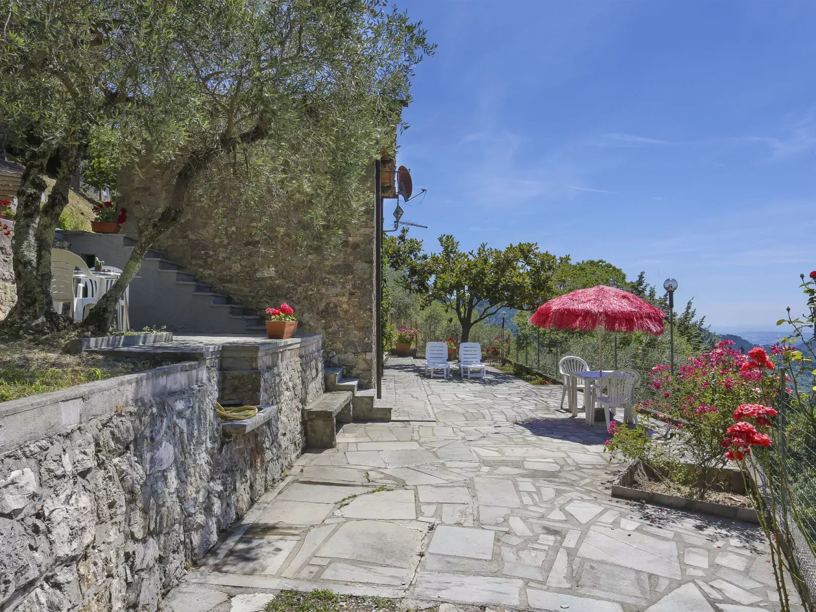 Castagneto-Outside