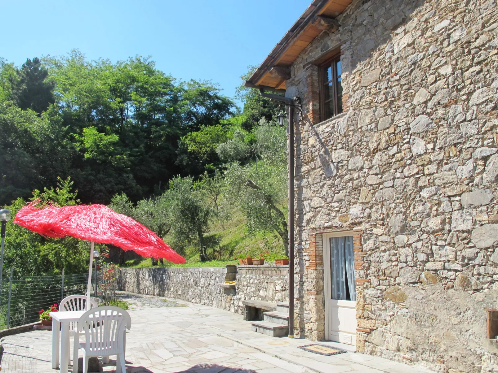 Castagneto-Outside