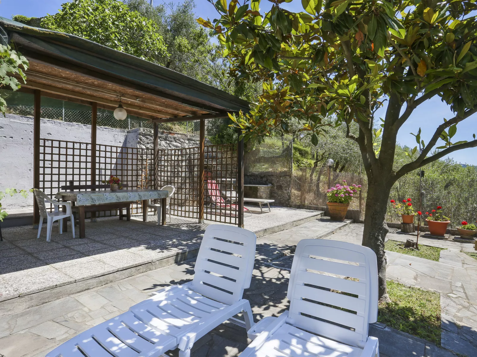 Castagneto-Outside