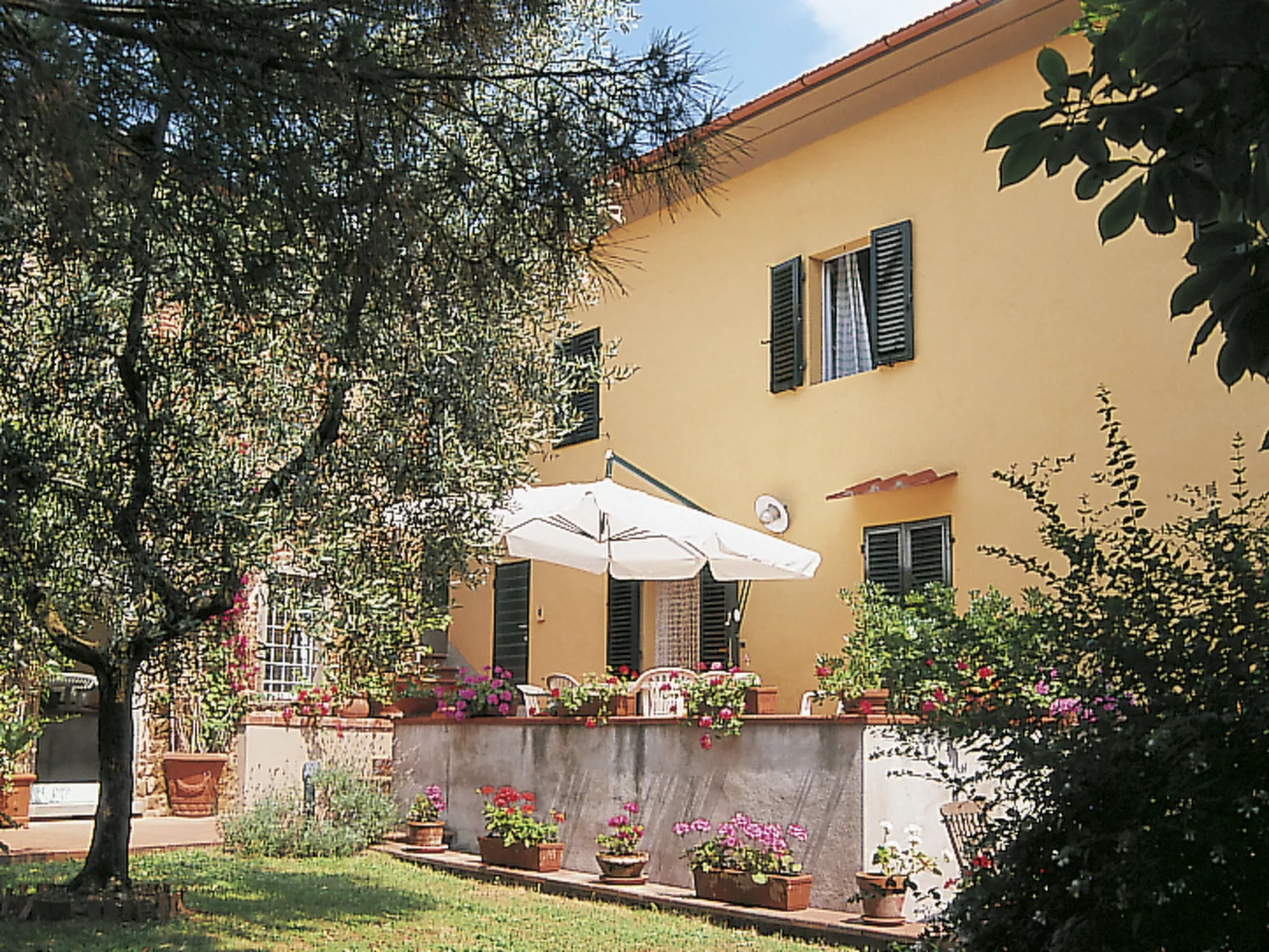 San Lazzaro-Outside