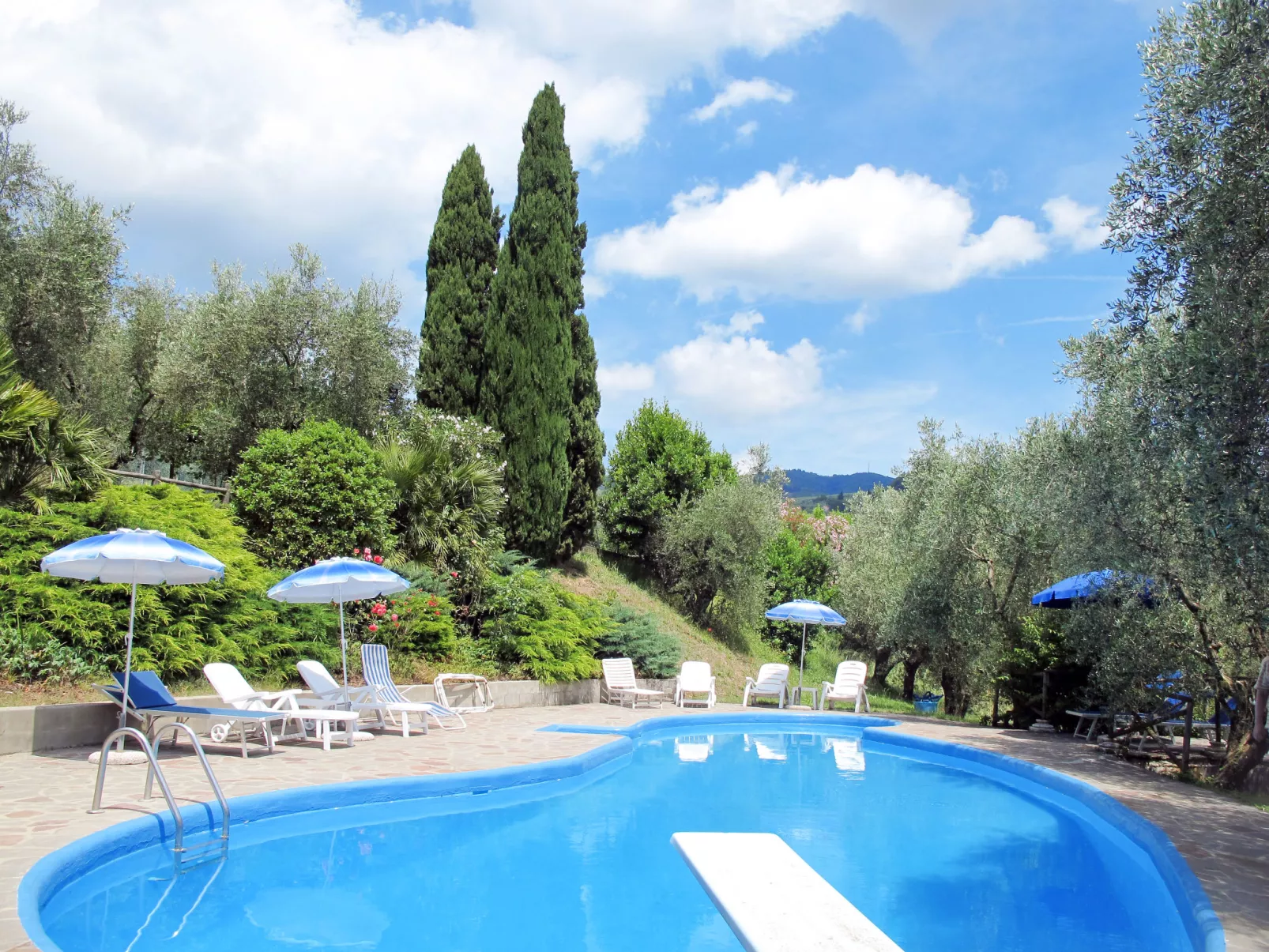 San Lazzaro-Outside