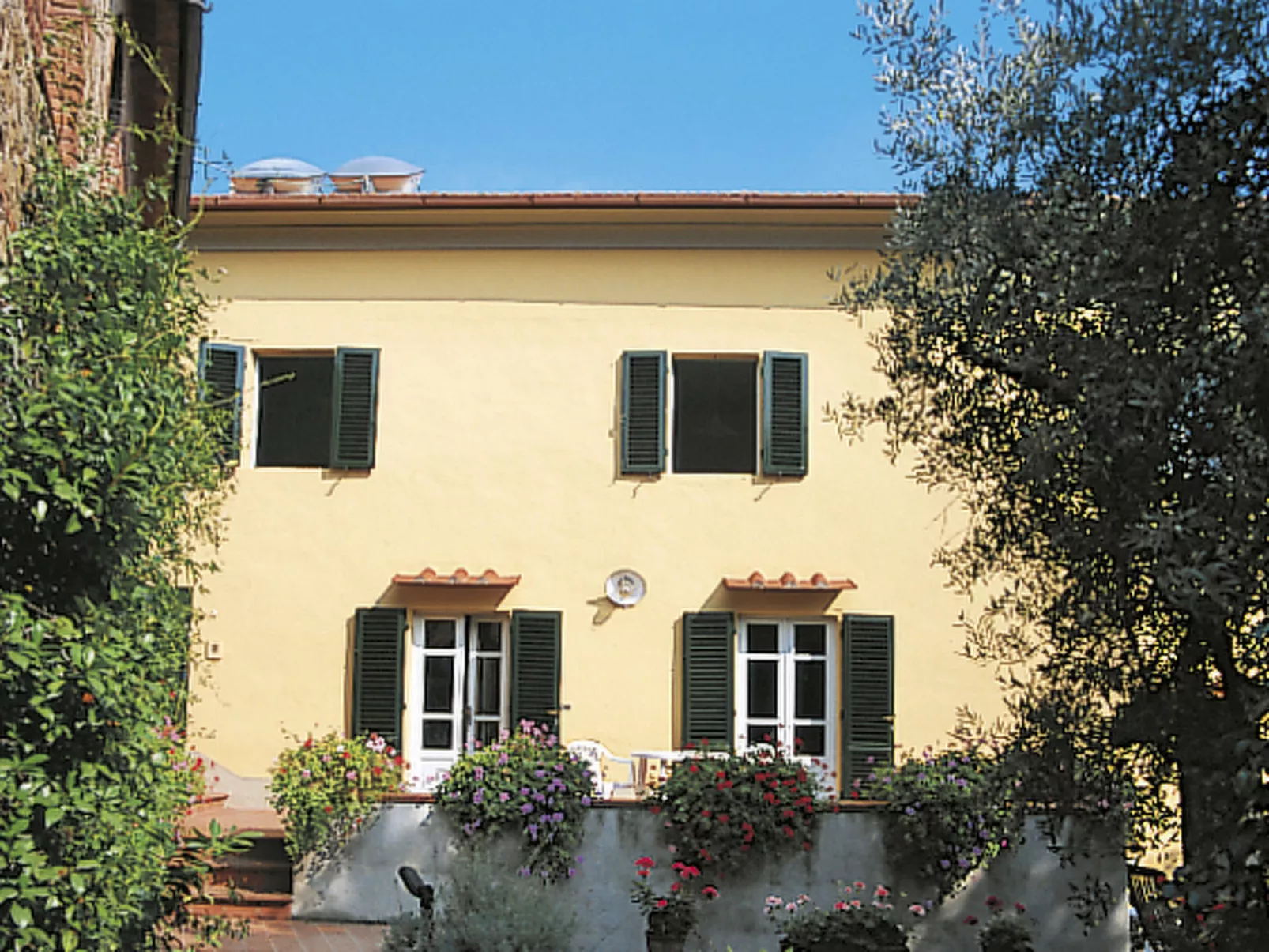 San Lazzaro-Outside