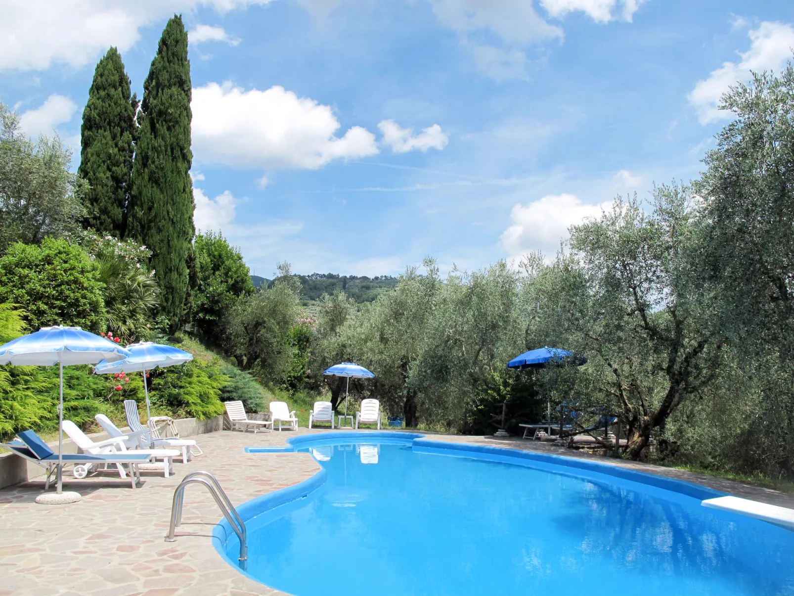 San Lazzaro-Outside