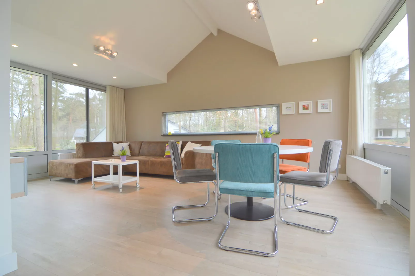 Bungalow 4-Dining room