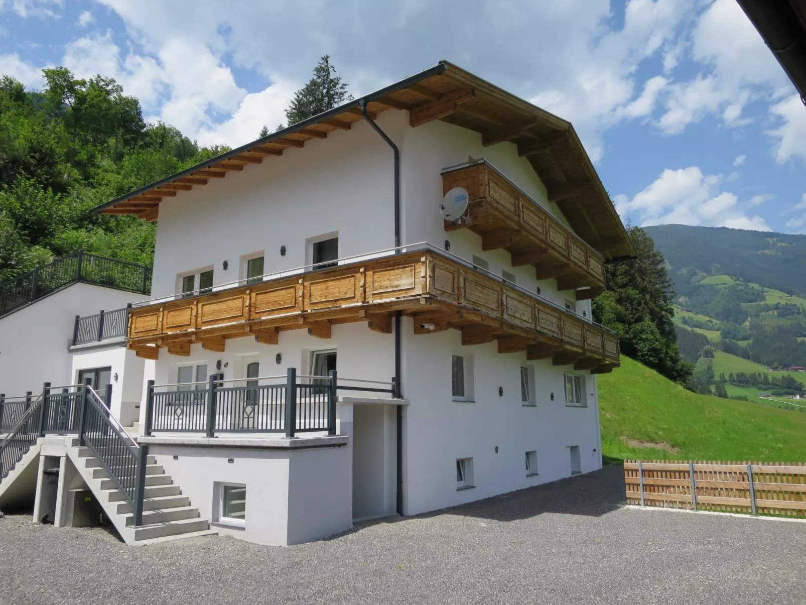 Waldeck 2-Outside