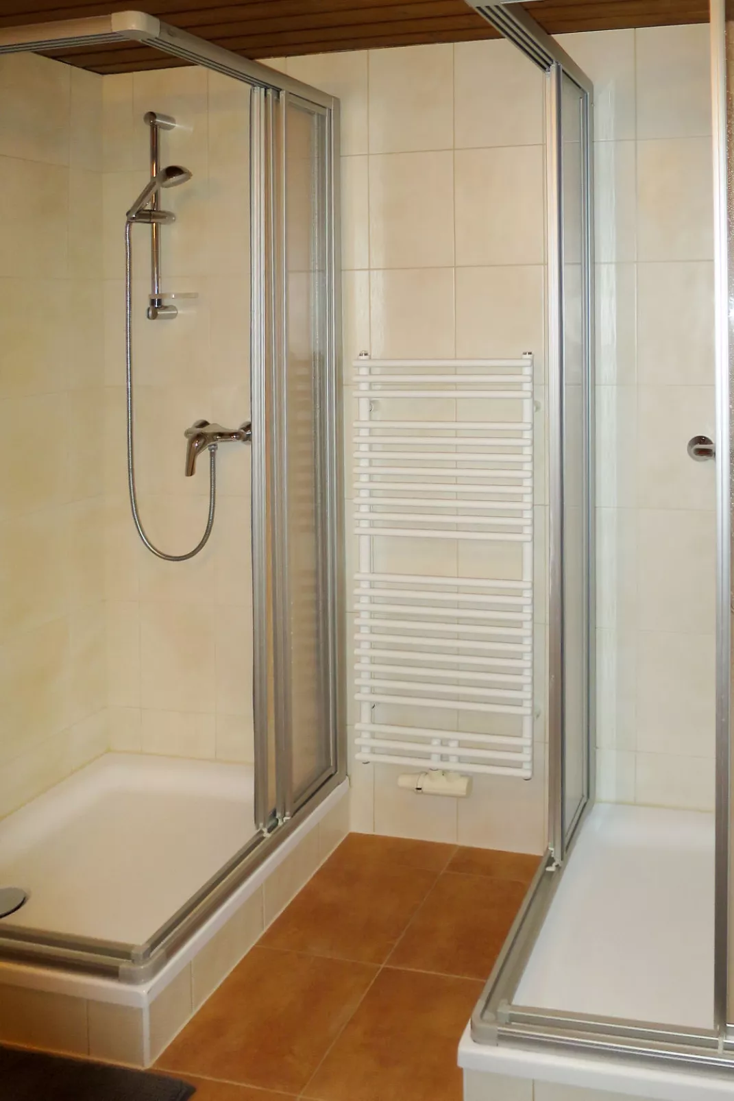 Waldeck 2-Inside