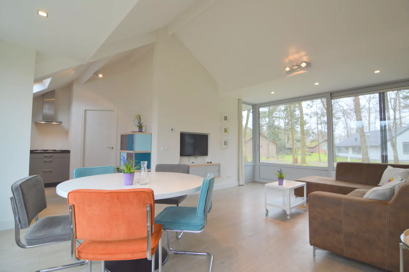 Bungalow 4-Dining room