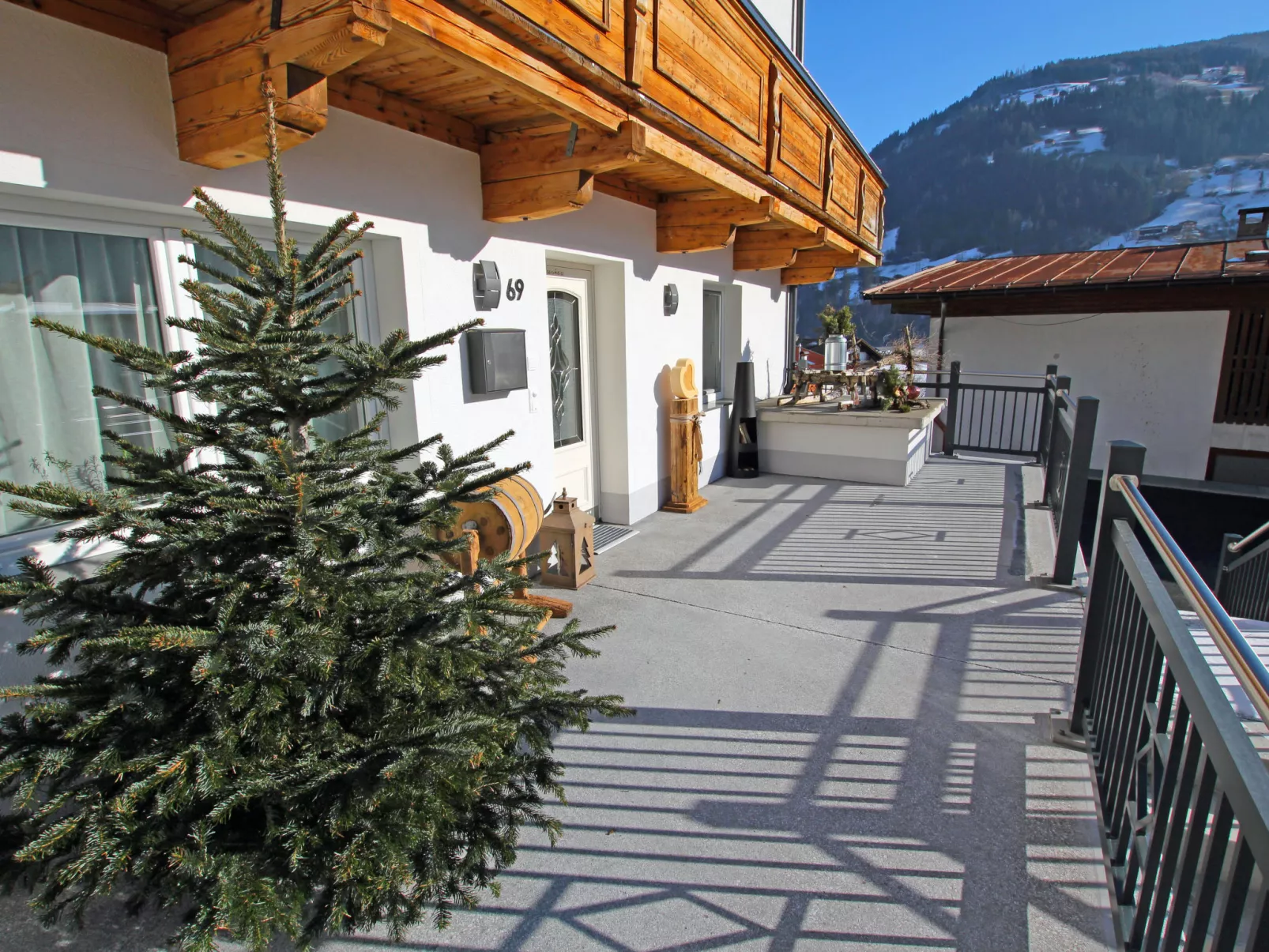 Waldeck 2-Outside