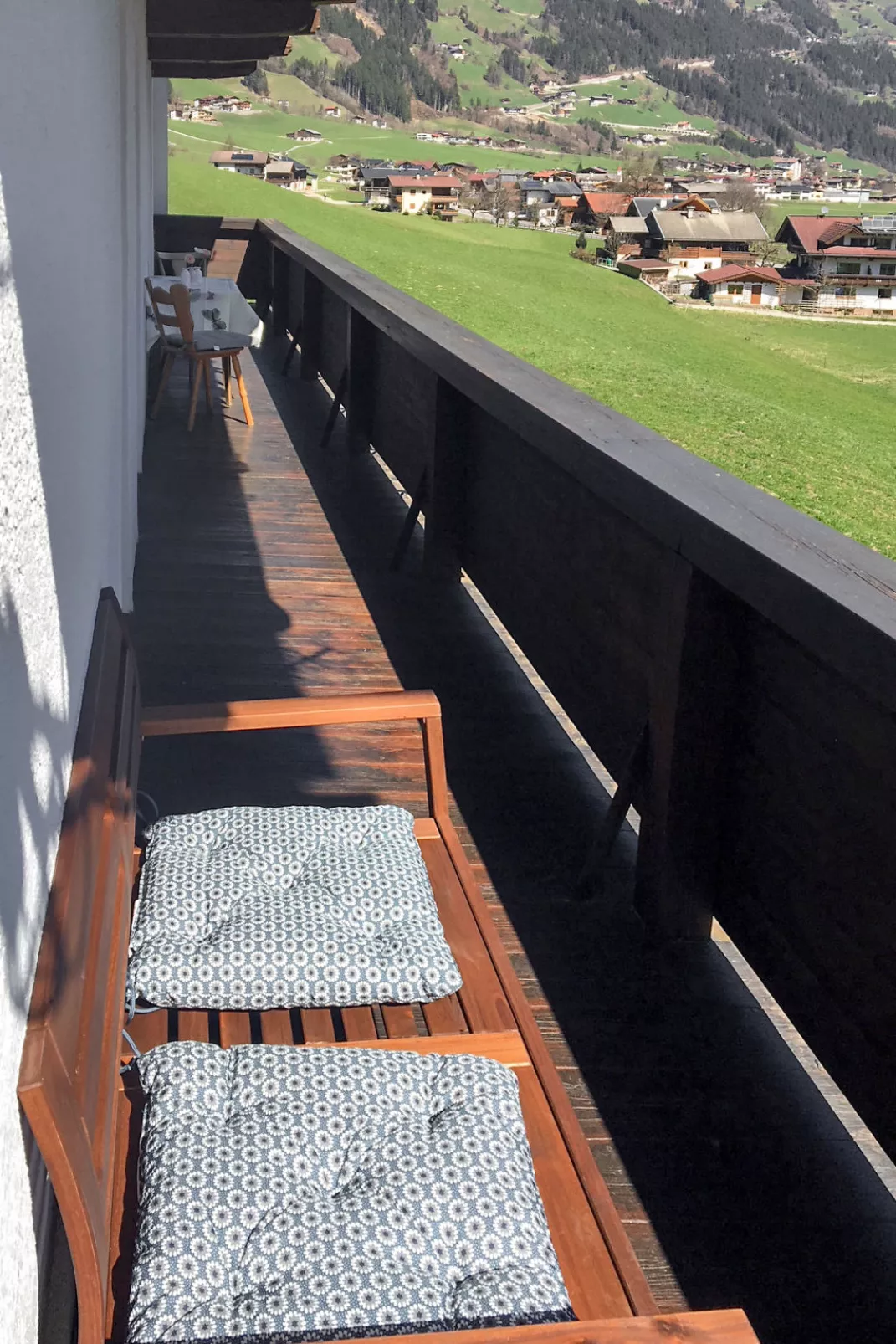 Waldeck 2-Outside