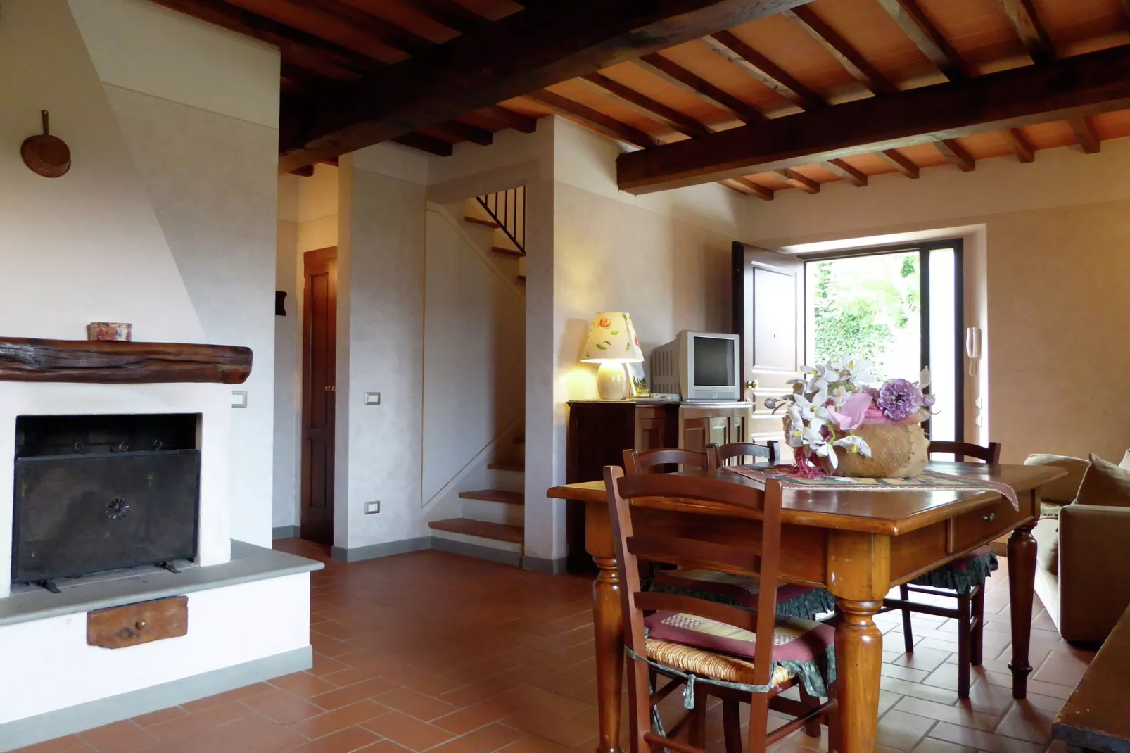 Nocciolo Uno-Dining room