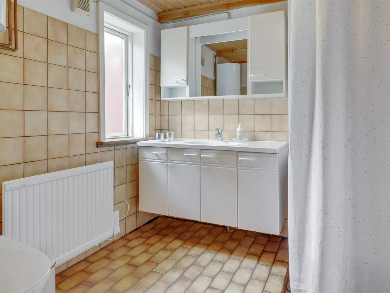 "Neena" - 2km from the sea-Inside