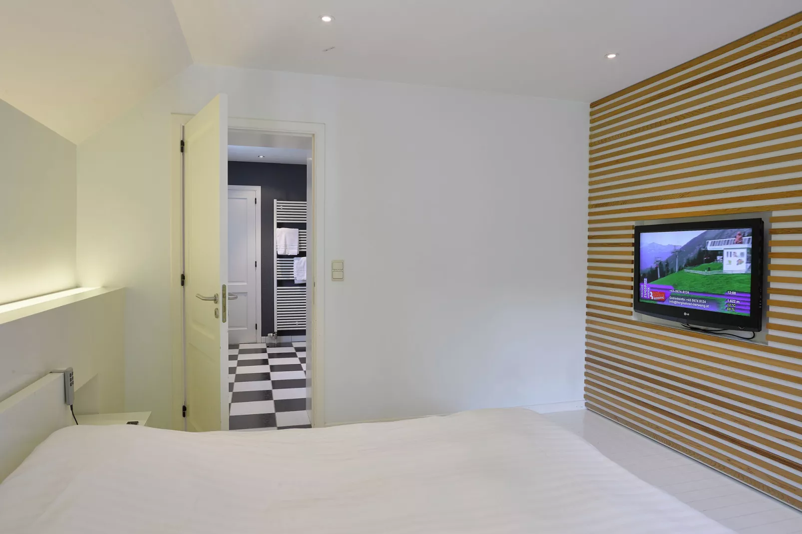 Villa White-Bedroom