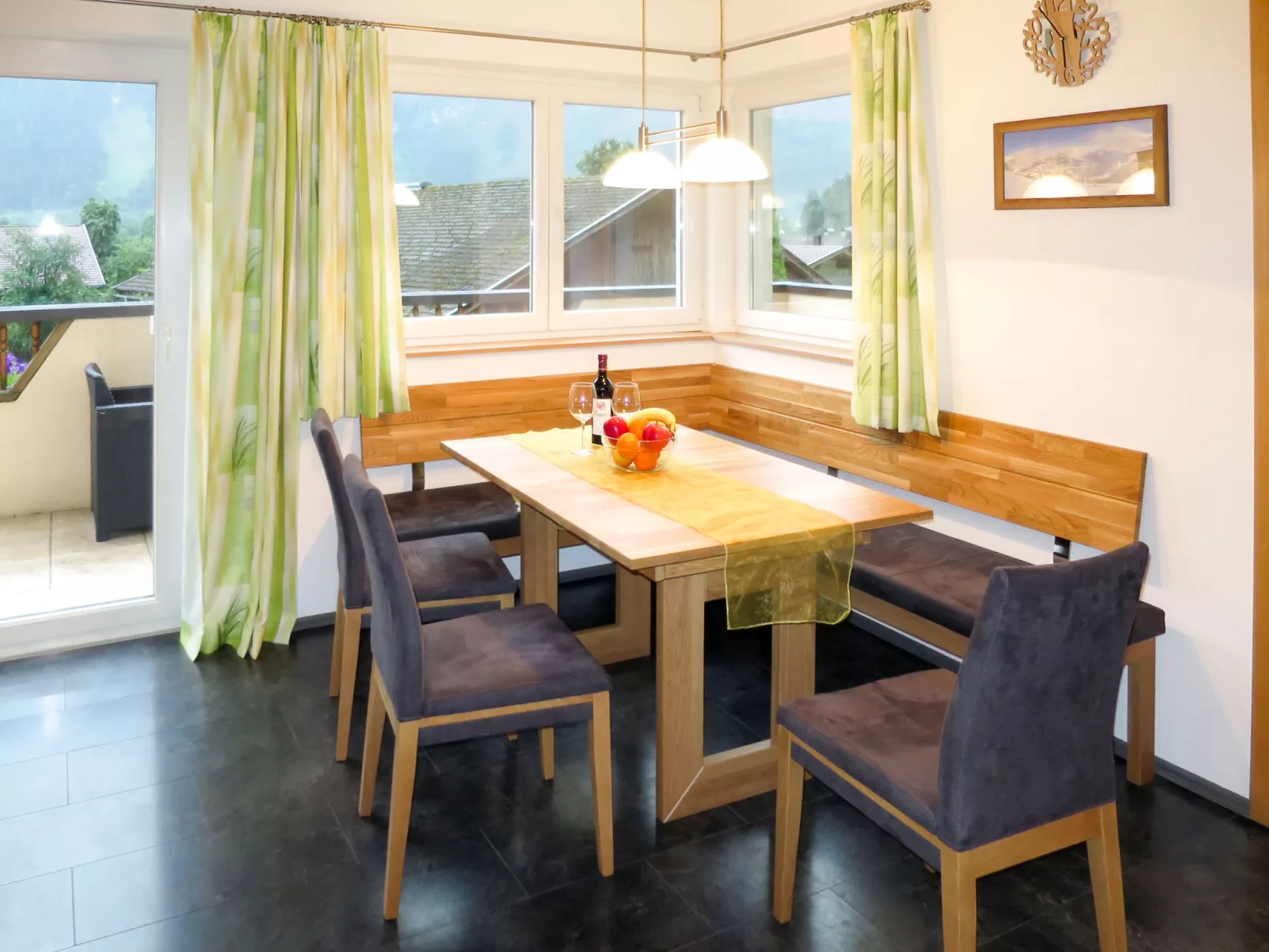 Holaus-Inside