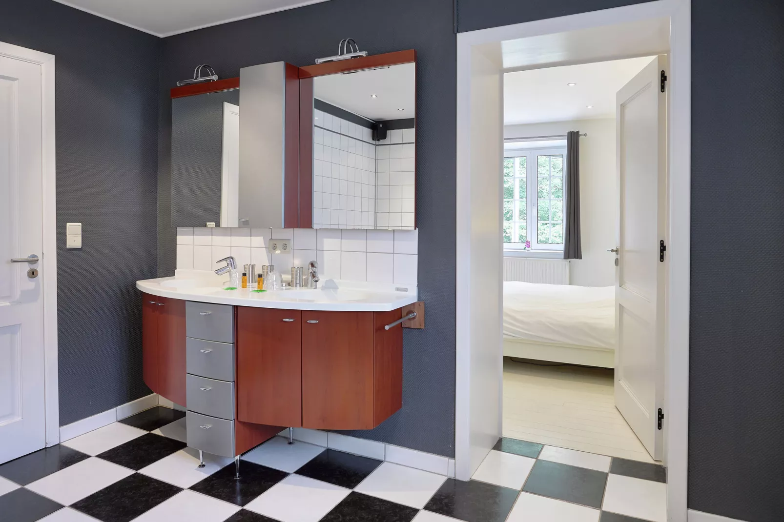 Villa White-Bathroom