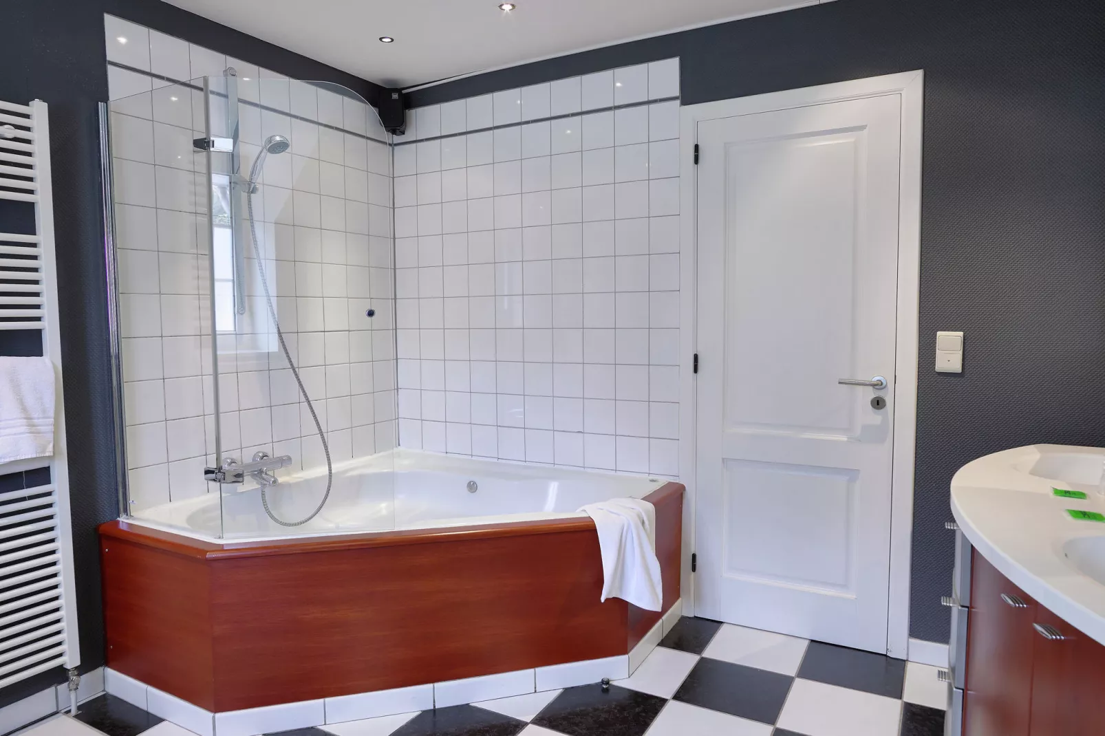 Villa White-Bathroom
