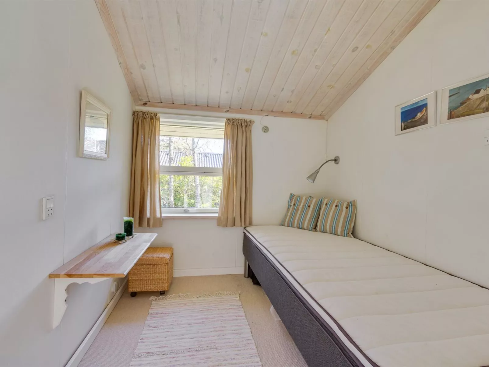 "Amabel" - 200m from the sea-Inside