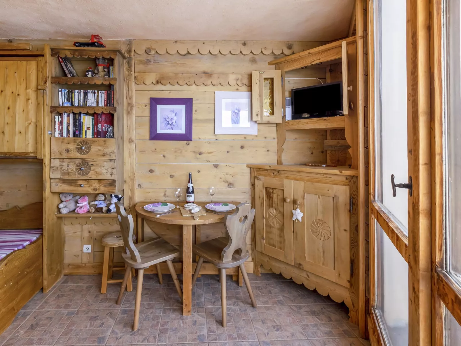 808 Grande Masse-Inside