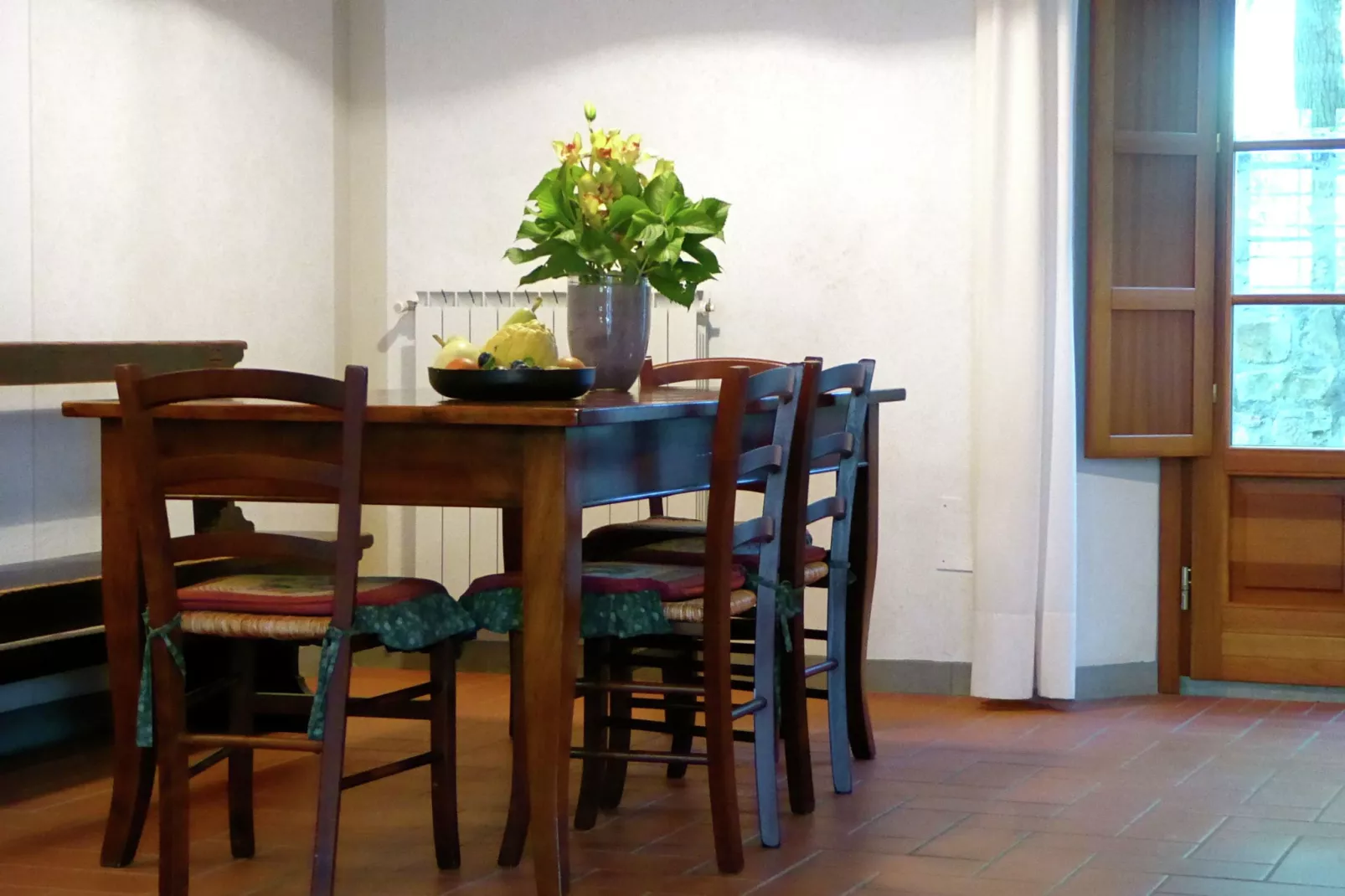 Leccio Due-Dining room