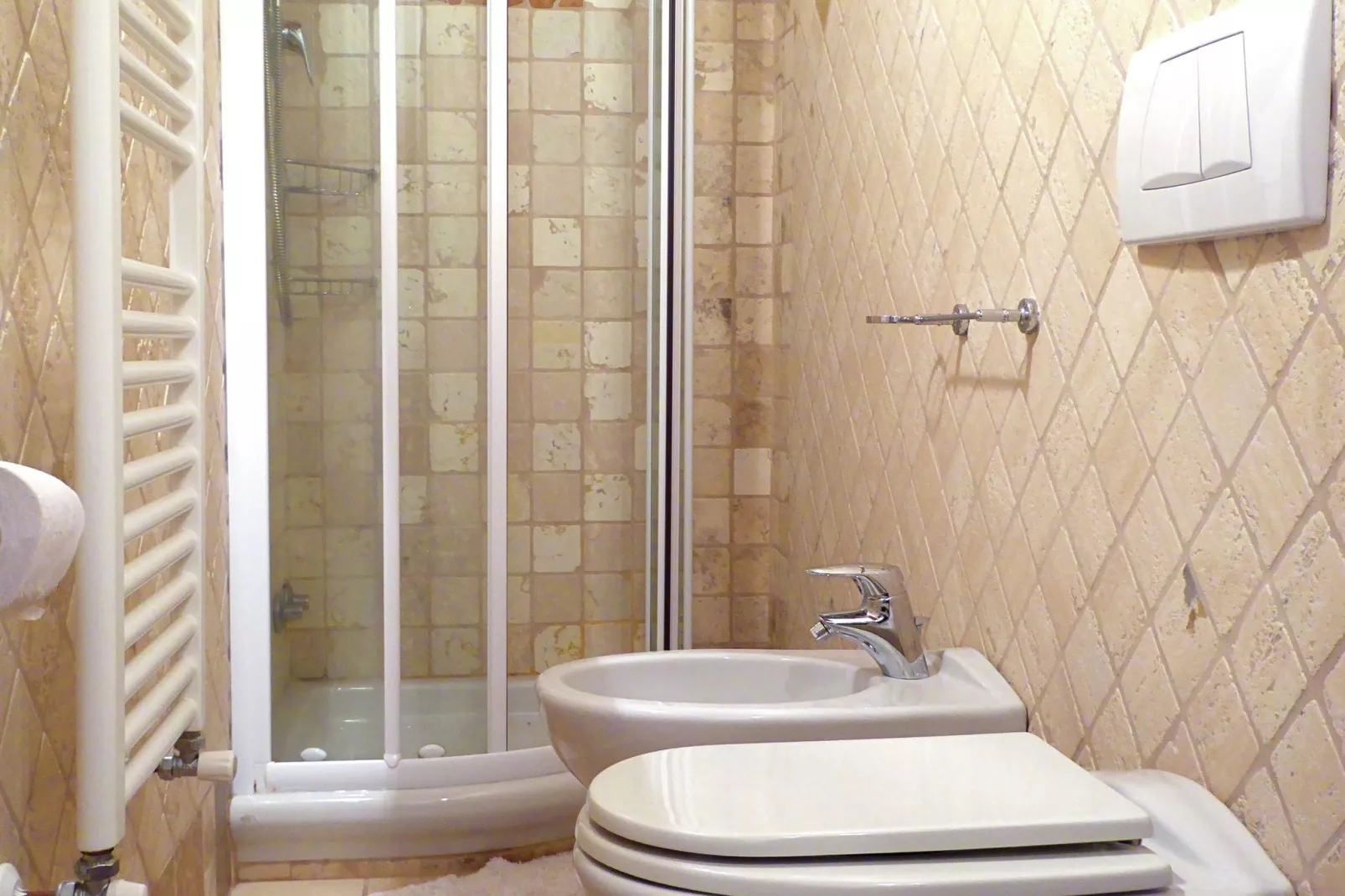 Leccio Due-Bathroom