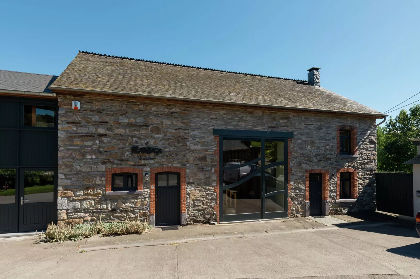 Le Relais Enchanteur-Exterior summer