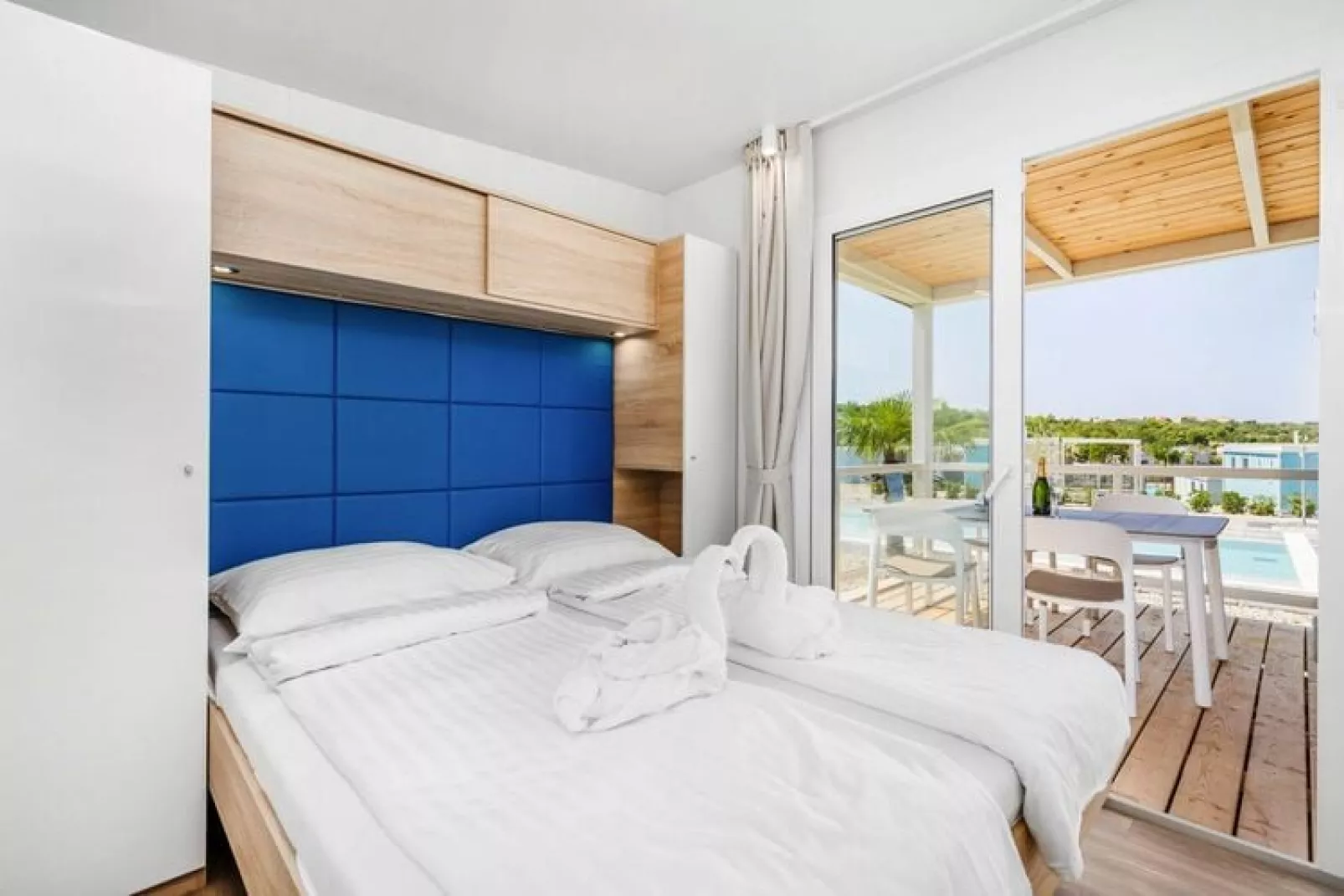 Mobile Homes Omisalj-Mobilhome DELUX Pool-Bedroom