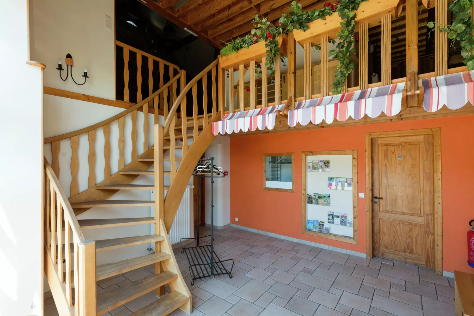 Le Relais Enchanteur-Reception hall