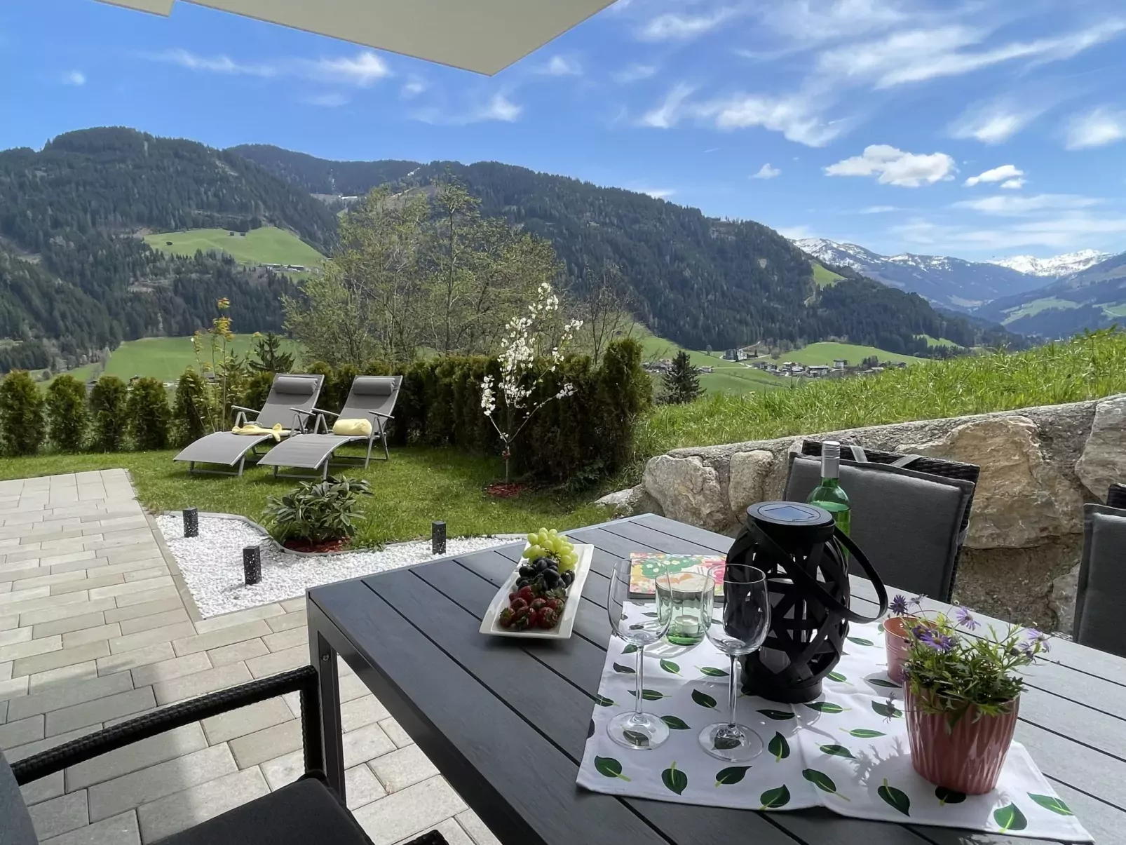 Bergblick-Outside