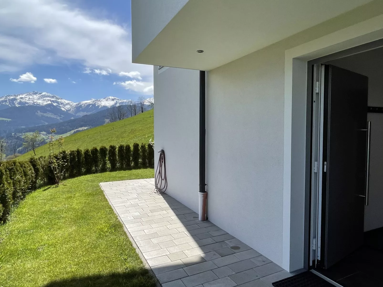 Bergblick-Outside